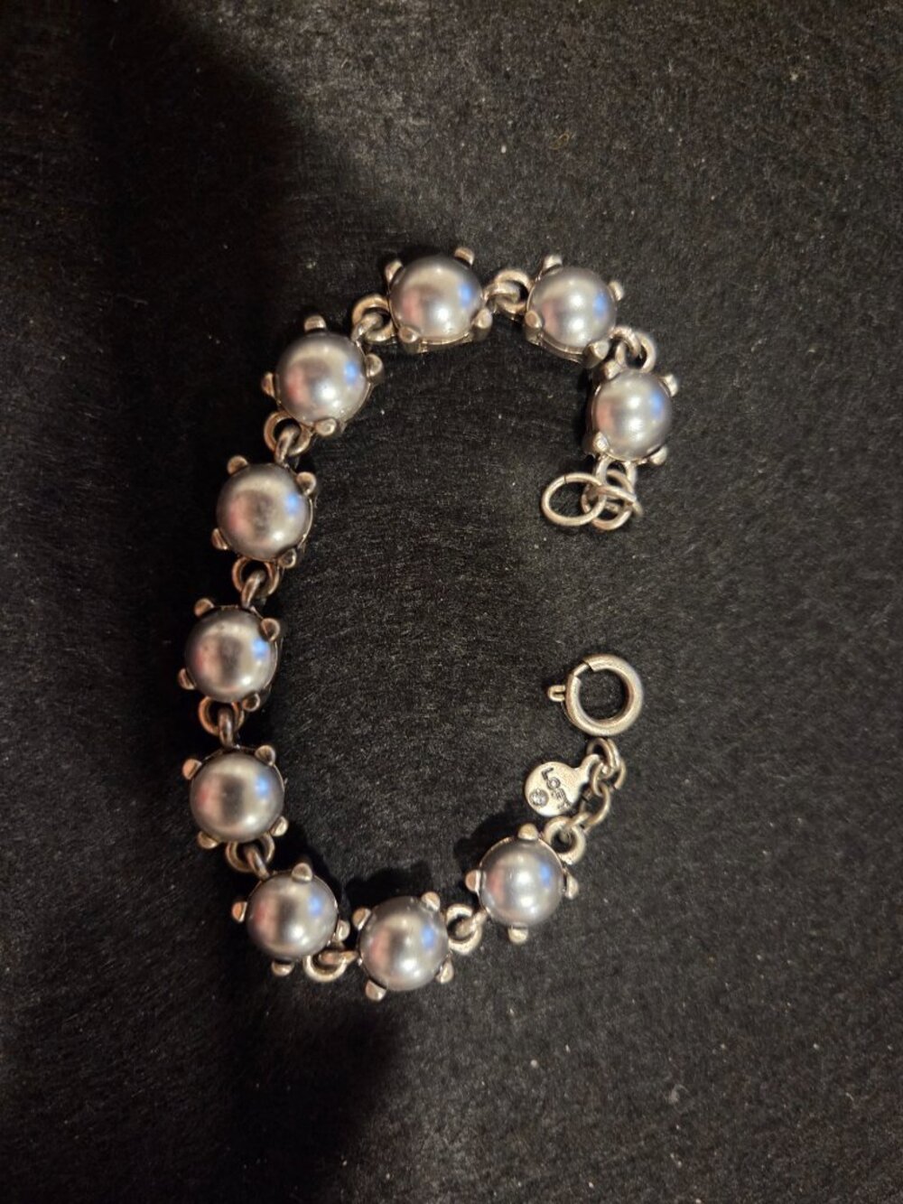 Loft bracelet with round cut stones